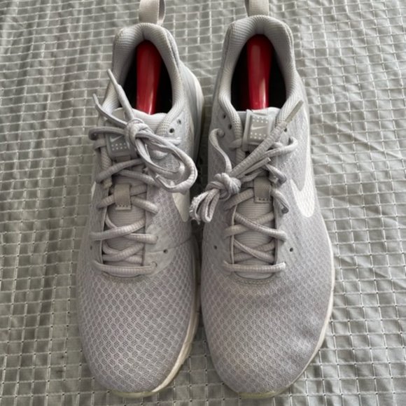 NIKE SNEAKERS SIZE 9 1/2 - Picture 5 of 5